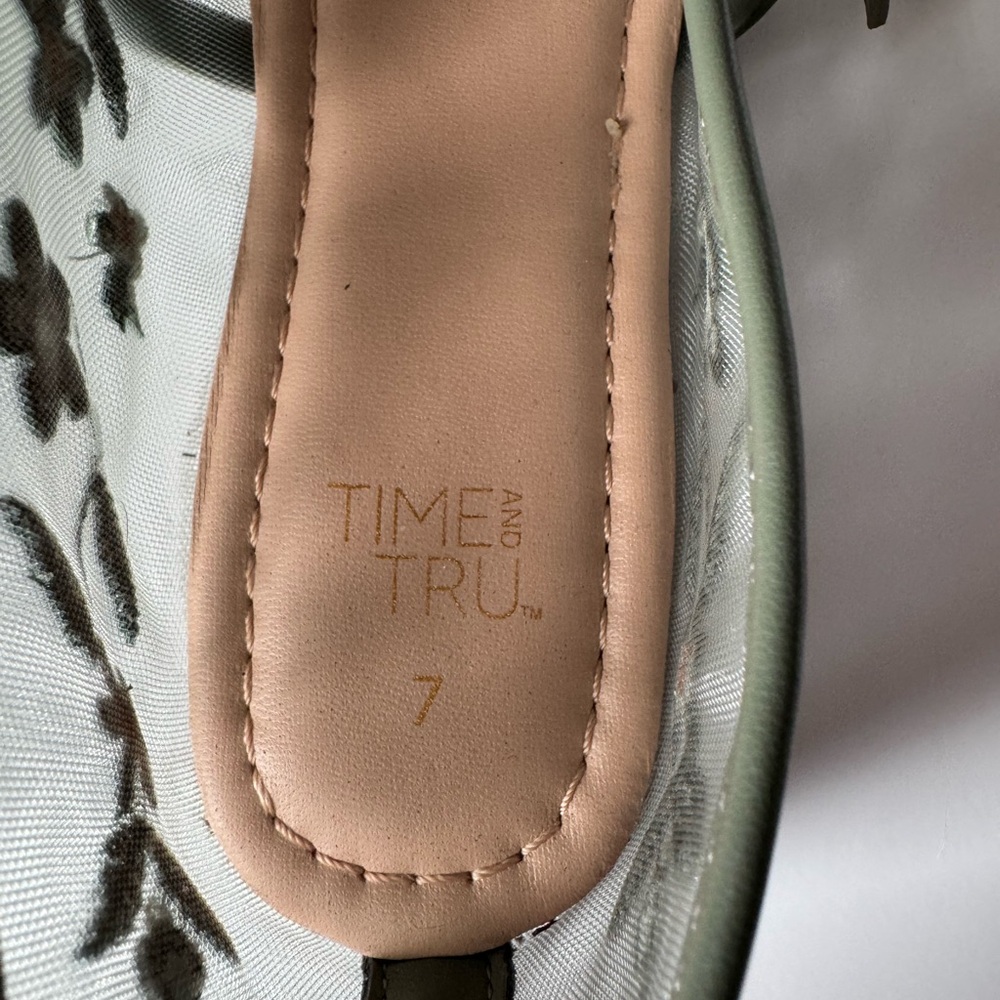Embroidered Green Mesh Floral Mary Jane Ballet Flats - Picture 5 of 6